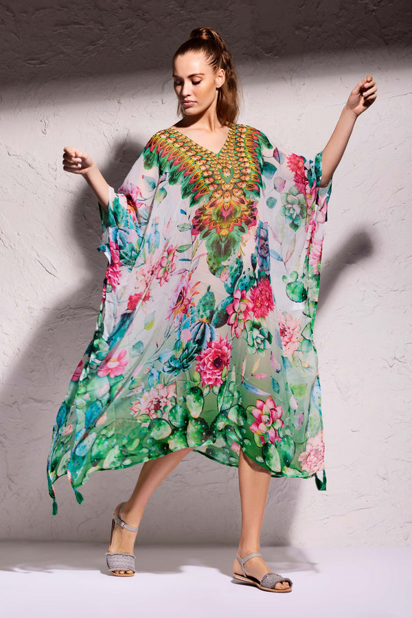 PONCHO CON ABERTURAS LATERALES FLORES